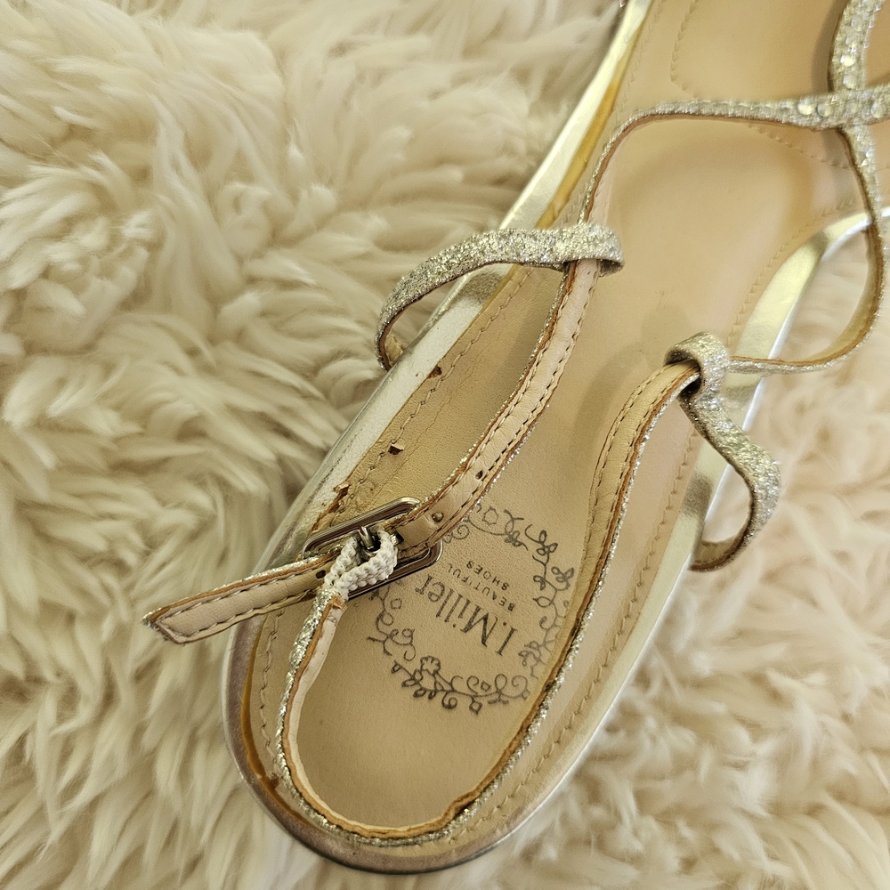 Elegant Gold Strappy Sandals - Picture 2 of 4